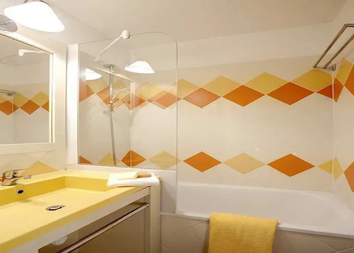 Pierre & Les Platanes 3*