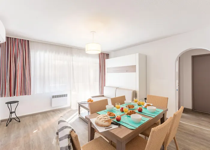 Pierre & Les Platanes Aparthotel 3*