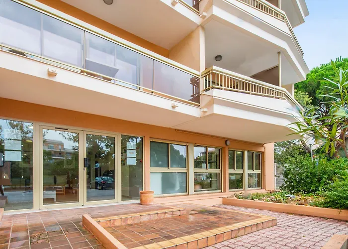 Pierre & Les Platanes Lägenhetshotell