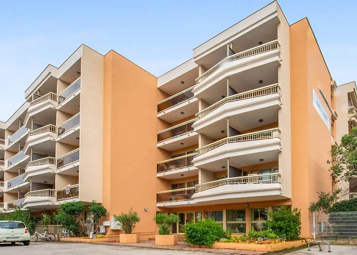 Pierre & Les Platanes Apartmanhotel