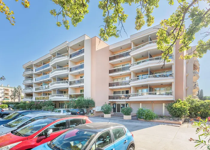 Pierre & Les Platanes Apartmanhotel