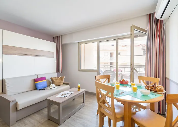 Pierre & Les Platanes Apartmanhotel 3*