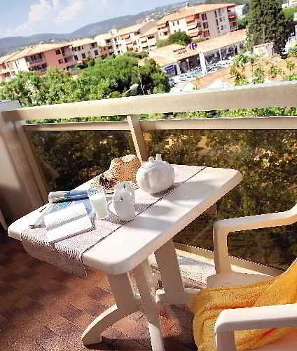 Pierre & Les Platanes 3*